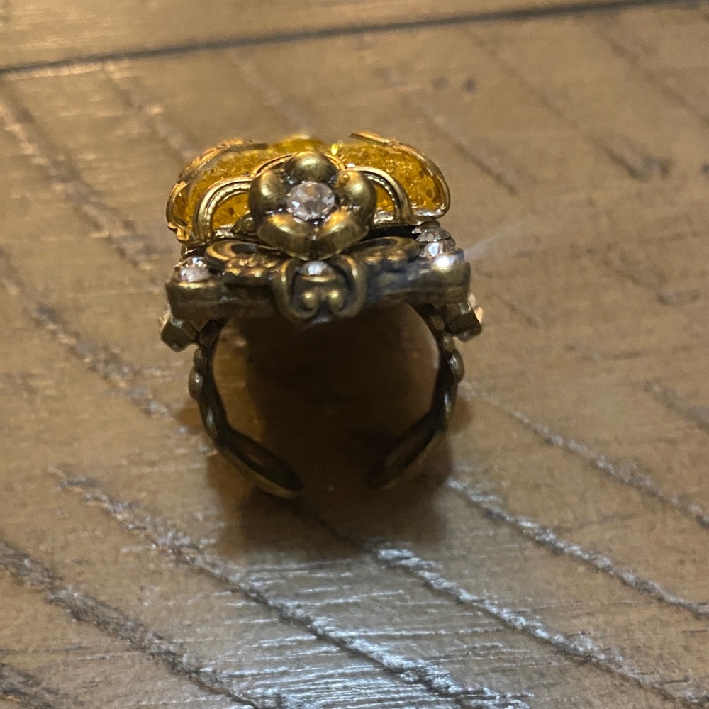 Elegant Yellow Crystal Ring - Picture 4 of 7